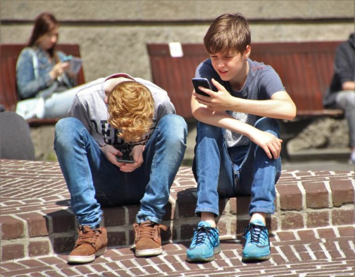 Why Parents Need to Monitor Their Child's Phone